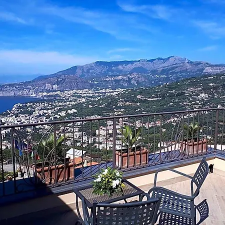 Hotel La Vue D'or 4*