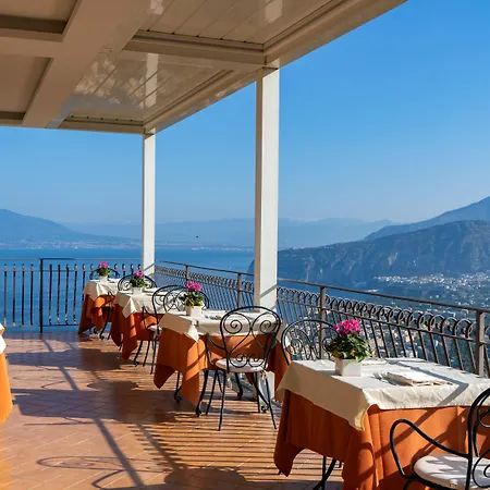 Ξενοδοχείο La Vue D'or 4*