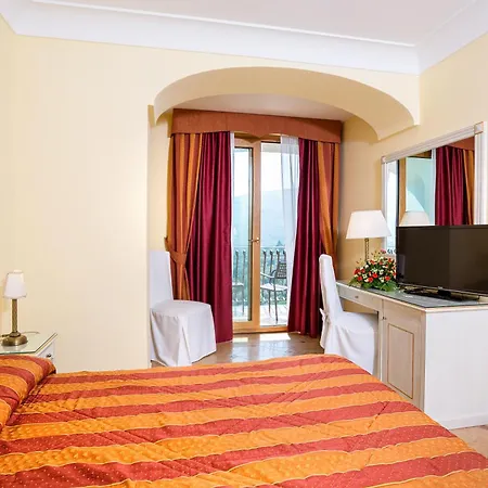 La Vue D'or 4*