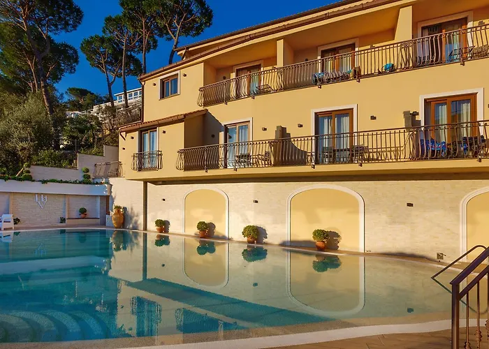 Hotel La Vue D'or 4*