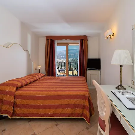 Готель La Vue D'or 4*