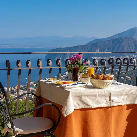 La Vue D'or Готель Сорренто